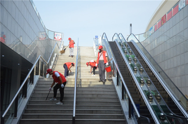 城投集團開展“創(chuàng)衛(wèi)迎暗訪、全城大掃除”主題志愿活動