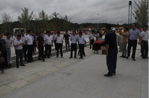 喜迎十九大，身邊看變化——我市干部賢內(nèi)助、鄉(xiāng)鎮(zhèn)街道負責(zé)人參觀高鐵商務(wù)區(qū)