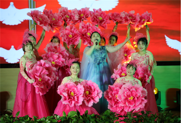 昌南新區(qū)、城投集團(tuán)舉行慶祝2021年元旦文藝匯演