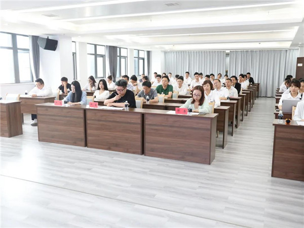 城投集團舉辦“展現(xiàn)青年風(fēng)采，奉獻青春力量”主題演講比賽