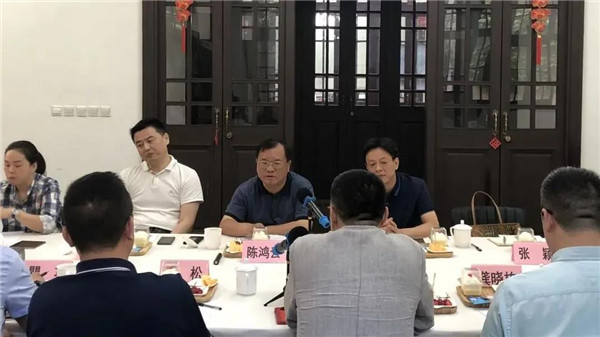 陳鴻云帶隊赴上?？疾旖涣? onmousewheel=