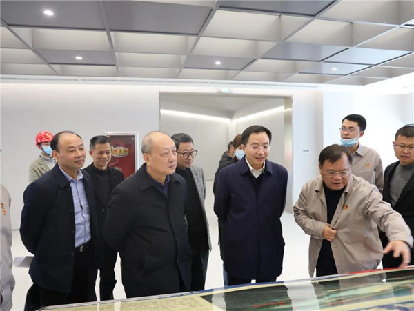 市委常委、常務副市長鄧永翔現場調研城投集團產業(yè)項目