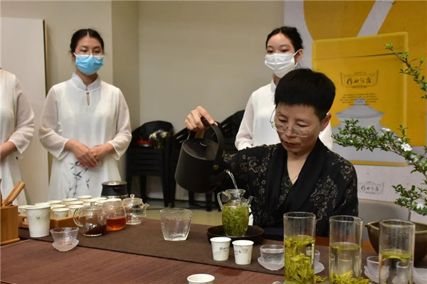 新理念、新時尚、新方式、新感受——德宇集團舉行2022得雨活茶新品發(fā)布推廣會