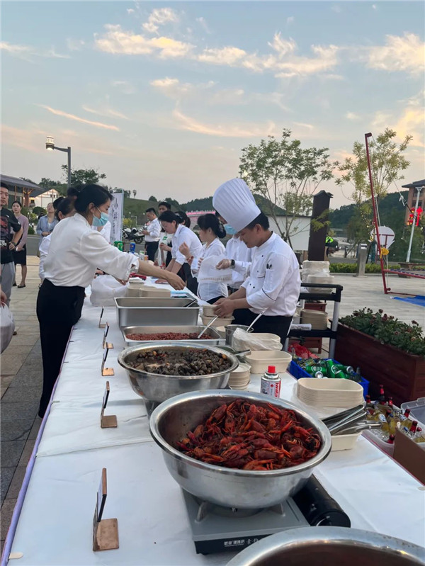 興商貿 促消費 惠民生！景德鎮(zhèn)這里的夜市很火爆！