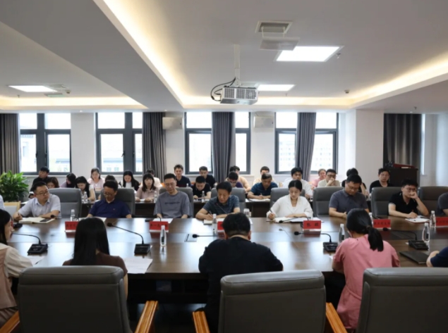 市城投集團(tuán)召開深入貫徹中央八項規(guī)定精神學(xué)習(xí)教育征求意見建議座談會